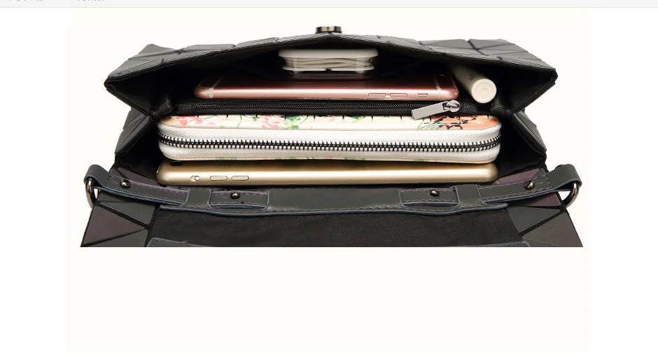 The Envelope Crossbody – Sculptural Elegance in Motion